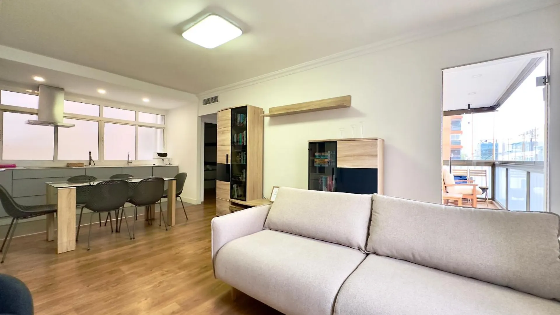 Ayala Malaga City Center 6Pax Apartment